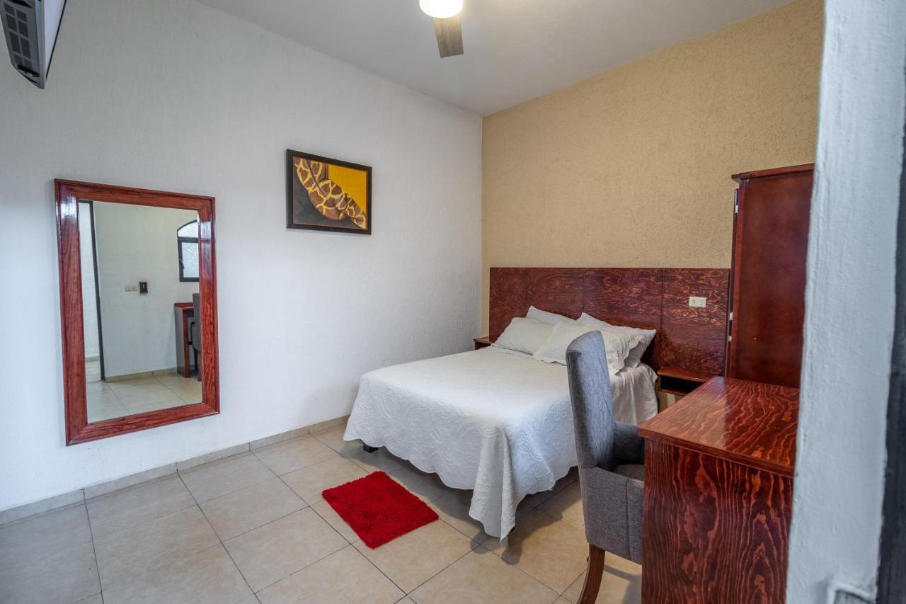 Hotel Casa Garatusa Yuriria Eksteriør billede