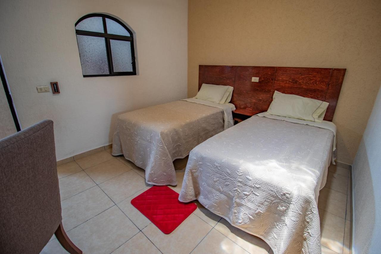 Hotel Casa Garatusa Yuriria Eksteriør billede